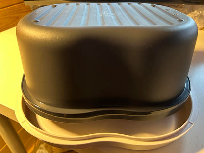 Tupperware Bread Roll Box - Just one left